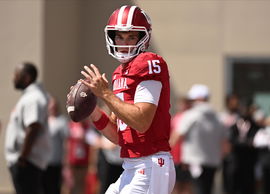 Indiana Hoosiers quarterback Fernando Mendoza