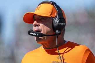 October 5, 2025, Philadelphia, Pa, U.S.A.: Denver Broncos head coach SEAN PAYTON coaching during a week five game between the Philadelphia Eagles and the Denver Broncos Sunday, Oct. 05, 2025 at Lincoln Financial Field in Philadelphia, PA. Philadelphia U.S.A. - ZUMAs124 20251005_fap_s124_065 Copyright: xSaquanxStimpsonx