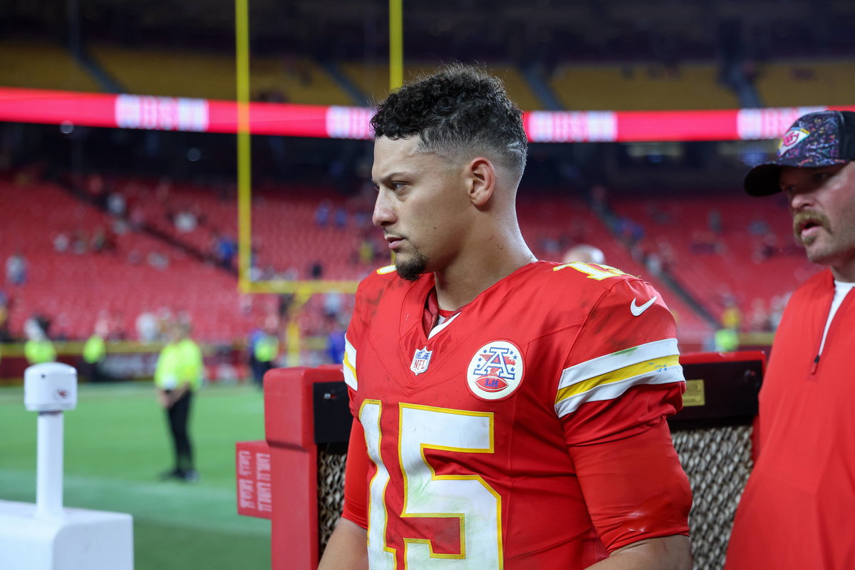 3 Reasons Why Chiefs Shouldn’t Rush Patrick Mahomes and Start Justin Fields
