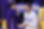 October 17, 2025, Los Angeles, California, USA: Austin Reaves 15 and Luka Doncic 77 of the Los Angeles Lakers have a conversation during a time out during their preseason NBA, Basketball Herren, USA game against the Sacramento Kings on Friday October 17, 2025 at Crypto.com Arena in Los Angeles, California. Lakers lose to Kings, 116-117. ARIANA RUIZ/PI Los Angeles USA - ZUMAp124 20251017_zaa_p124_087 Copyright: xArianaxRuizx