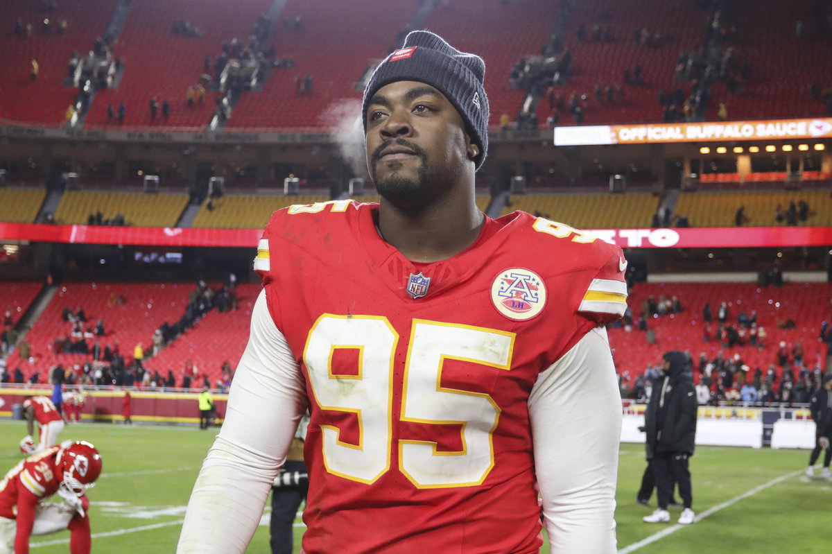 Chiefs Reportedly in Talks With NFC Rival to Trade Up & Land Potential Partner for Chris Jones