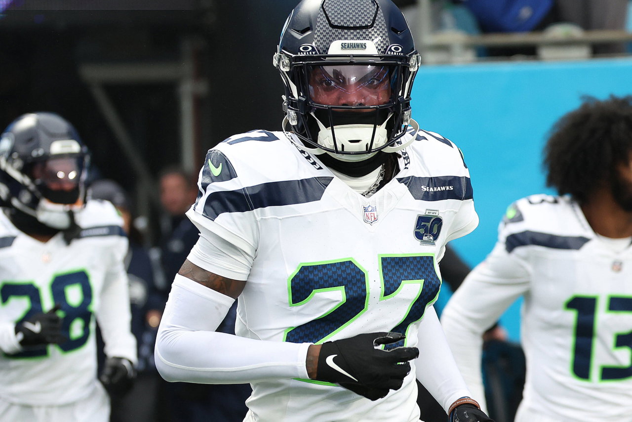 CHARLOTTE, NC - DECEMBER 28: Seattle Seahawks corner back Tariq Woolen 27 during an NFL, American Football Herren, USA football game between the Seattle Seahawks and the Carolina Panthers on December 28, 2025 at Bank of America stadium in Charlotte, N.C. Photo by John Byrum/Icon Sportswire NFL: DEC 28 Seahawks at Panthers EDITORIAL USE ONLY Icon251228103