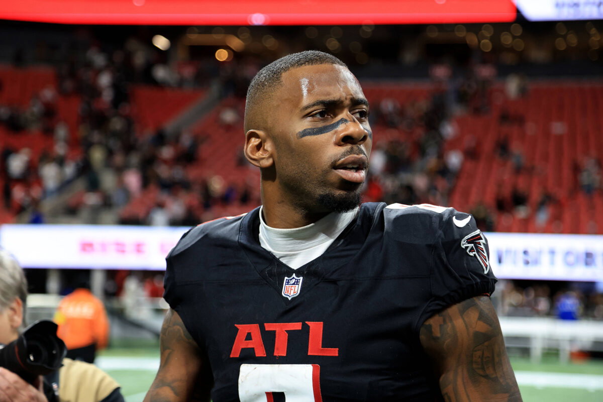 “I’m Not Smiling”: Falcons’ Kyle Pitts Responds to Viral Clip of Him Holding Back Laughter After Michael Penix Jr.’s Return