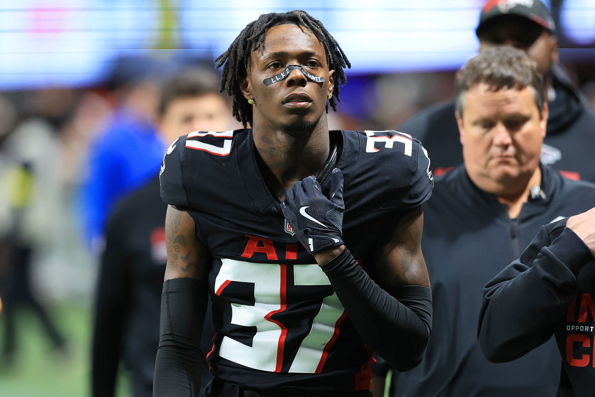 “I’ll Slap You”: Falcons’ Cobee Bryant Angrily Clashes With Two Streamers for Wrecking His Airbnb