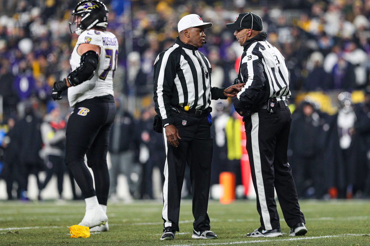PITTSBURGH, PA - JANUARY 04: Referee Shawn Smith 14 talks with umpire Tra Blake 3 during the NFL, American Football Herren, USA football game between the Baltimore Ravens and Pittsburgh Steelers on January 4, 2026 at Acrisure Stadium in Pittsburgh, PA. Photo by Mark Alberti/Icon Sportswire NFL: JAN 04 Ravens at Steelers EDITORIAL USE ONLY Icon26010401200