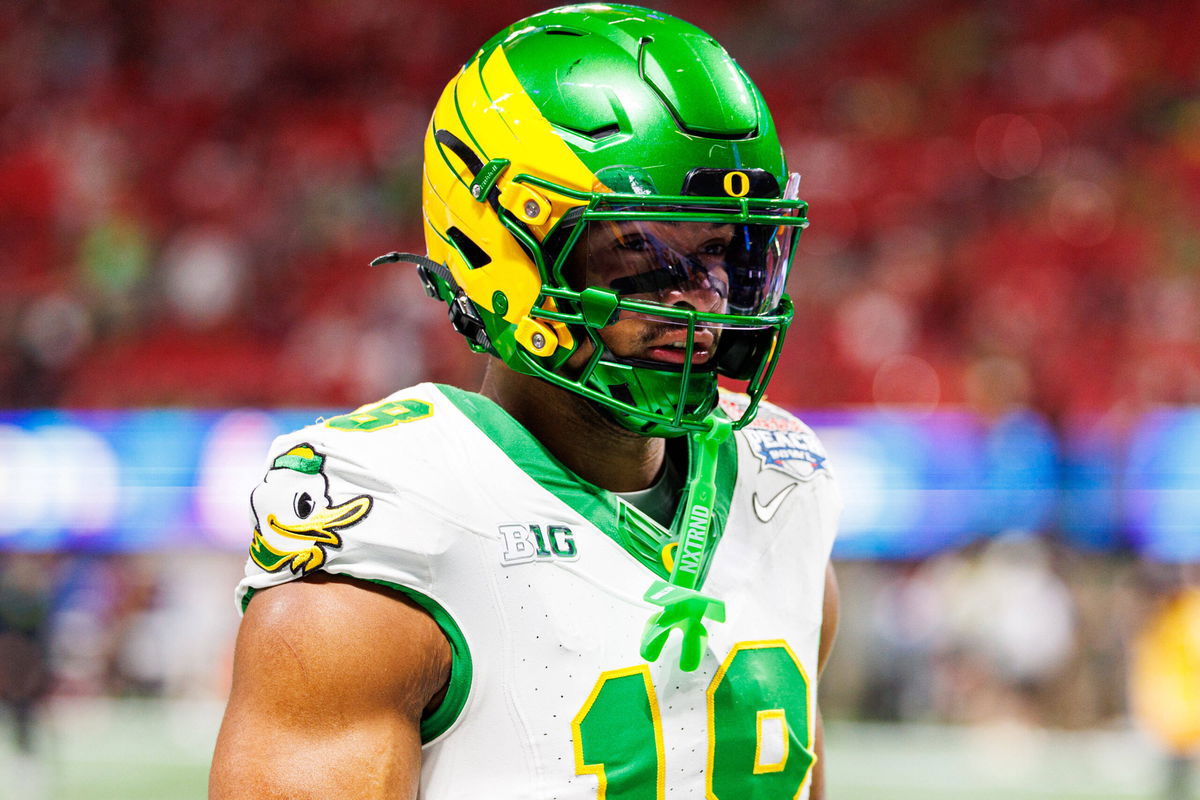 Oregon TE Battling Family Adversity Has Something Only 49ers Legend George Kittle Can Boast