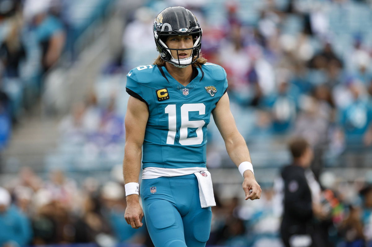 JACKSONVILLE, FL - JANUARY 11: Trevor Lawrence 16 of the Jacksonville Jaguars looks on during the AFC Wildcard Playoff game between the Jacksonville Jaguars and the Buffalo Bills on January 11, 2026 at EverBank Stadium in Jacksonville, Fl. Photo by David Rosenblum/Icon Sportswire NFL, American Football Herren, USA JAN 11 AFC Wildcard Bills at Jaguars EDITORIAL USE ONLY Icon260111542743