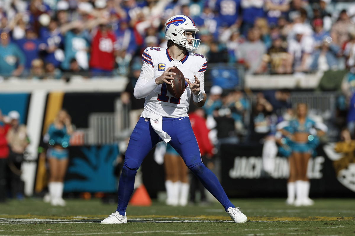  Josh Allen 17 of the Buffalo Bills throws a pass during the AFC Wildcard Playoff game between the Jacksonville Jaguars and the Buffalo Bills on January 11, 2026 at EverBank Stadium in Jacksonville, Fl. Photo by David Rosenblum/Icon Sportswire NFL, American Football Herren, USA JAN 11 AFC Wildcard Bills at Jaguars EDITORIAL USE ONLY Icon260111544936