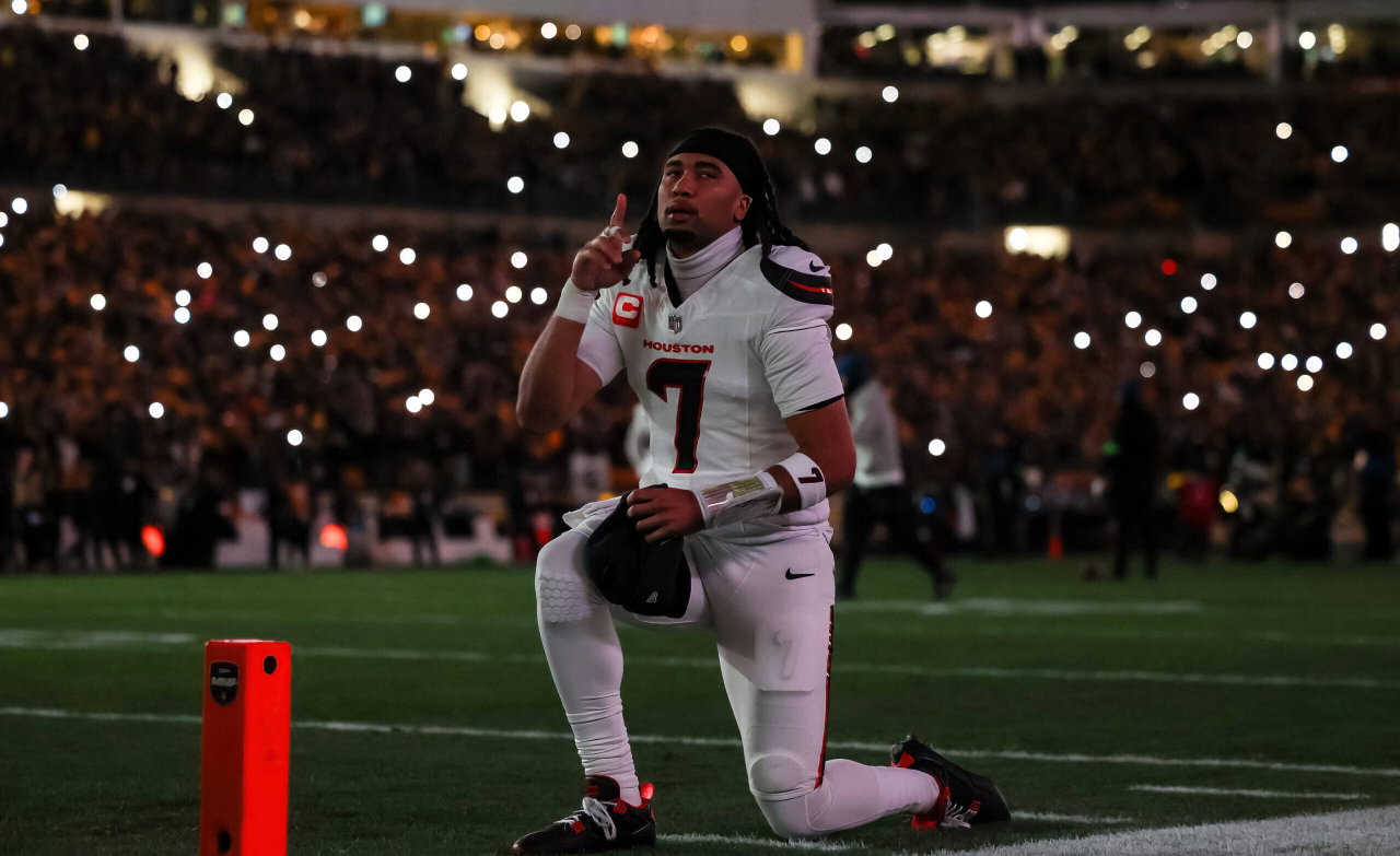 who plays nfl tonight