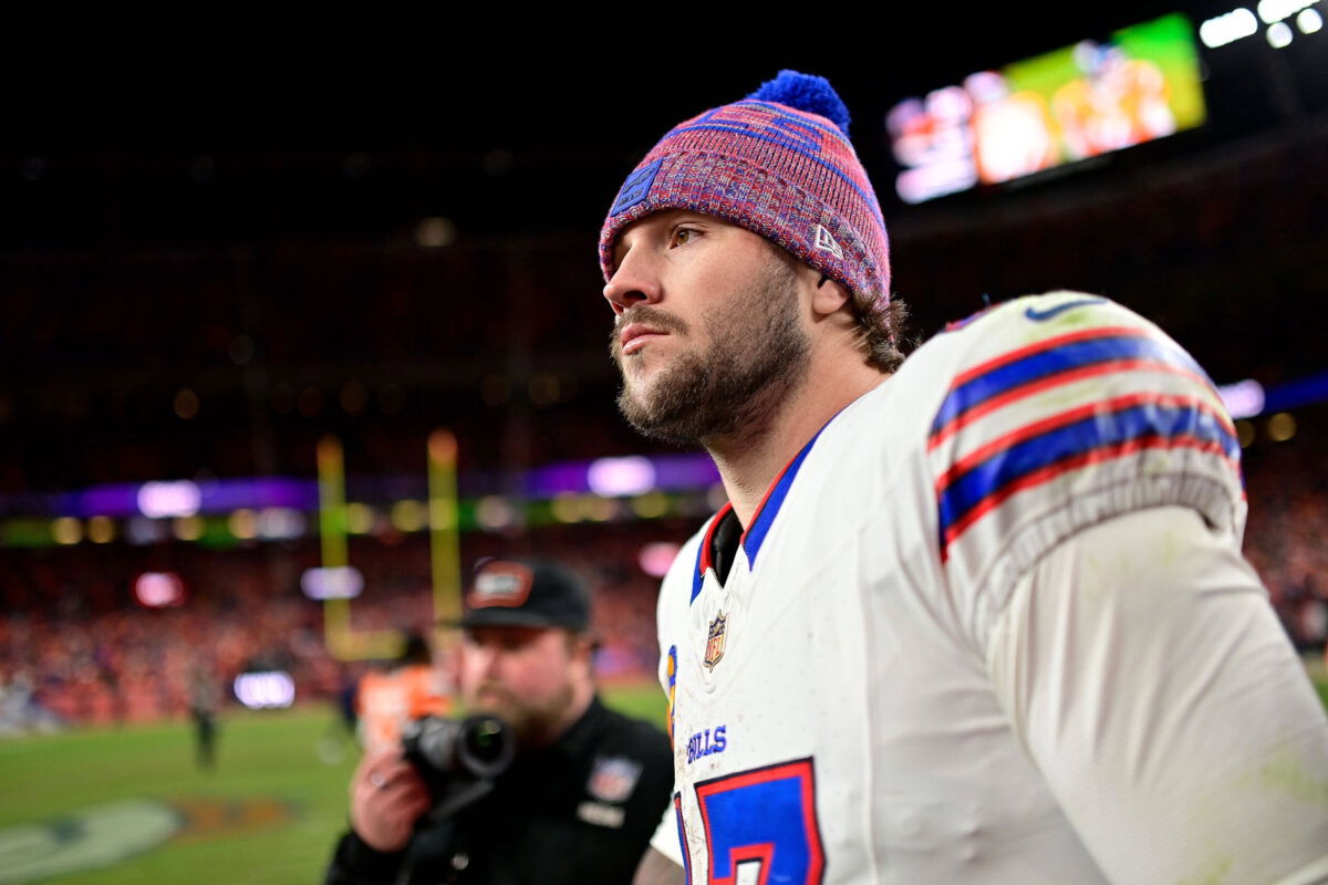 Predicting all 32 NFL teams’ 2026 starting QB: trends, fits, risks.