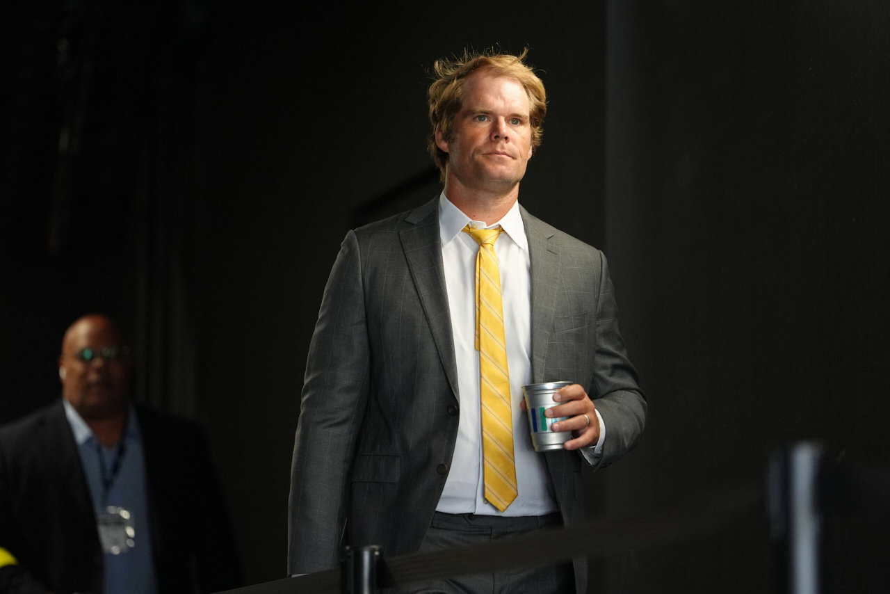 FOX’s Greg Olsen Faces Growing Backlash for Amateurish Blunder During 49ers-Falcons Broadcast