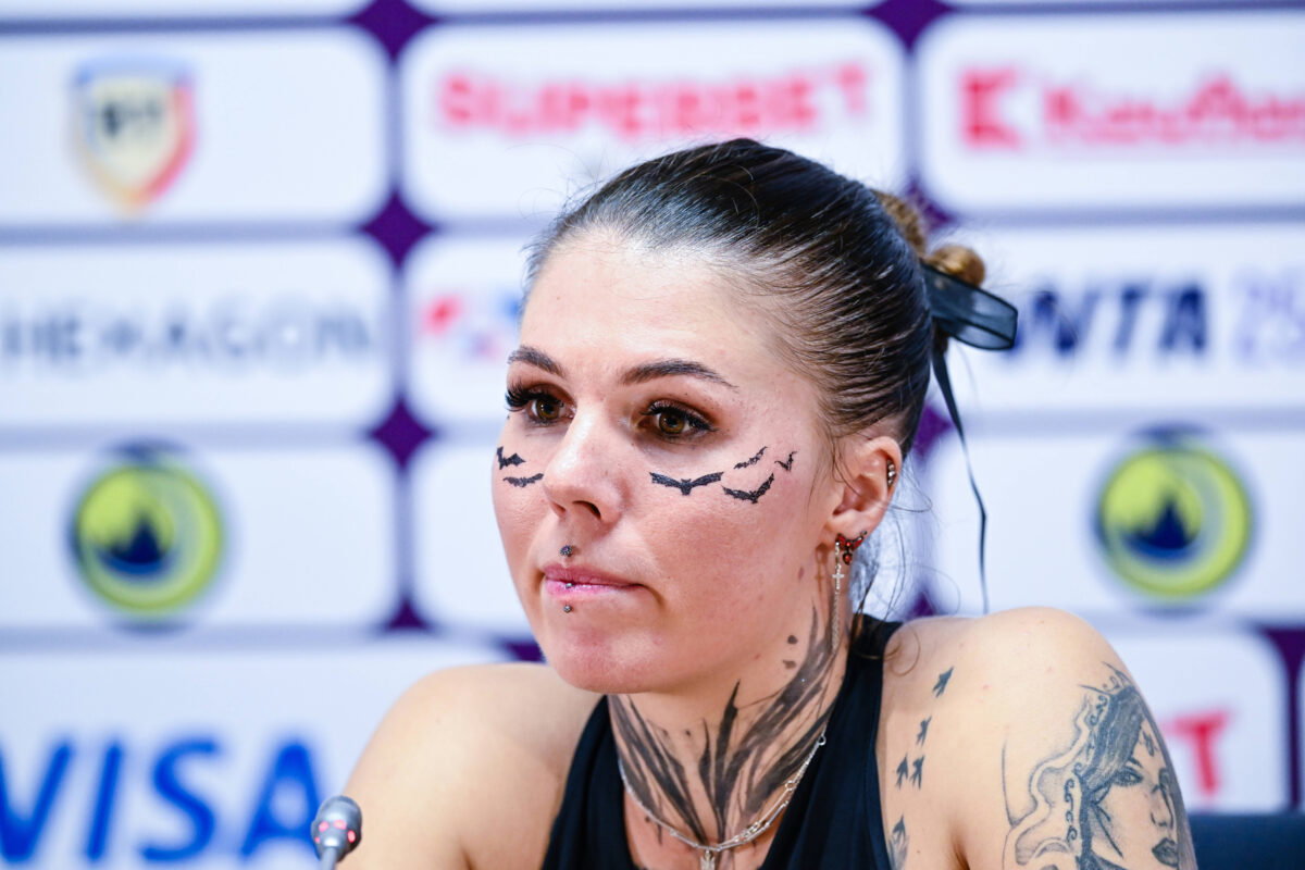 Dramatic Standoff: Ukrainian Star Refuses Handshake After Rival's Switch!
