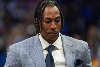 Los Angeles Lakers at Orlando Magic, Orlando, Florida, USA Orlando, Florida, USA, March 24, 2025, Former Orlando Magic player Dwight Howard receives an award at the Kia Center. Copyright: xMartyxJean-Louisx