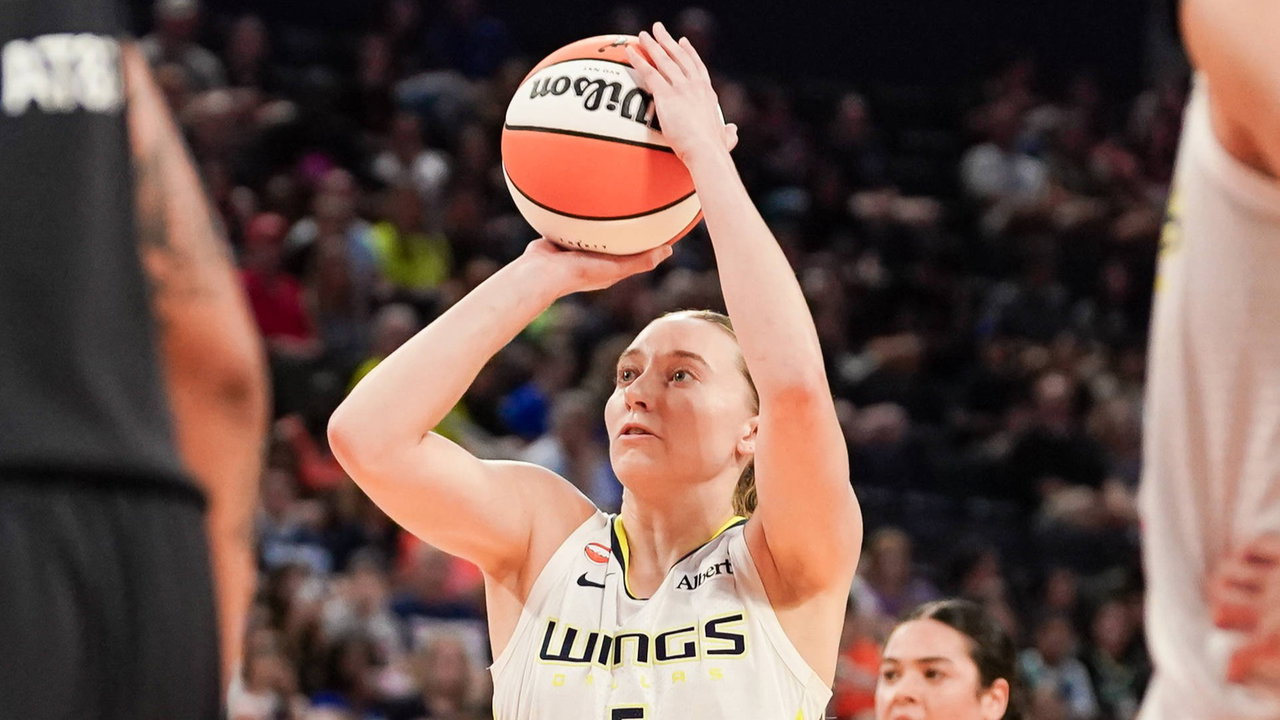 Nike Drops 4-Word Reaction as Paige Bueckers’ Chicago Sky Bench Gesture Catches Attention, With Usain Bolt in Attendance
