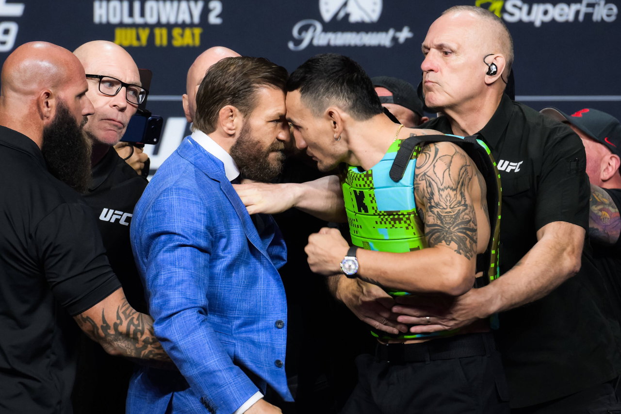 Conor McGregor, Max Holloway