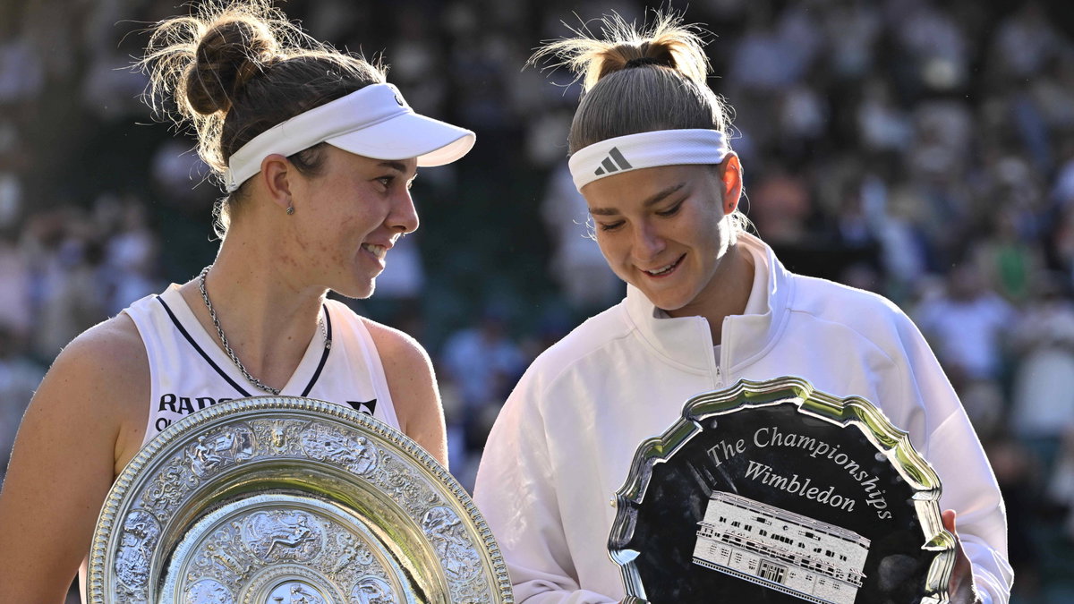 Linda Noskova and Karolina Muchova’s Fathers Share Emotional Moment After Wimbledon Final