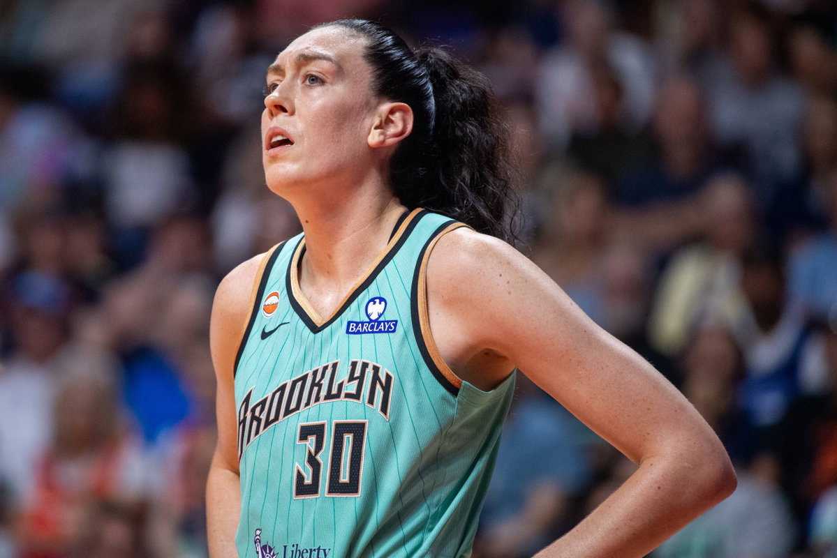 Cameras Catch Breanna Stewart Crashing Out at Refs Before Picking Up First Technical in 9 Years