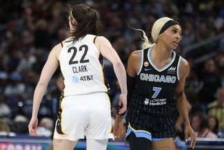 Caitlin Clark, DiJonai Carrington