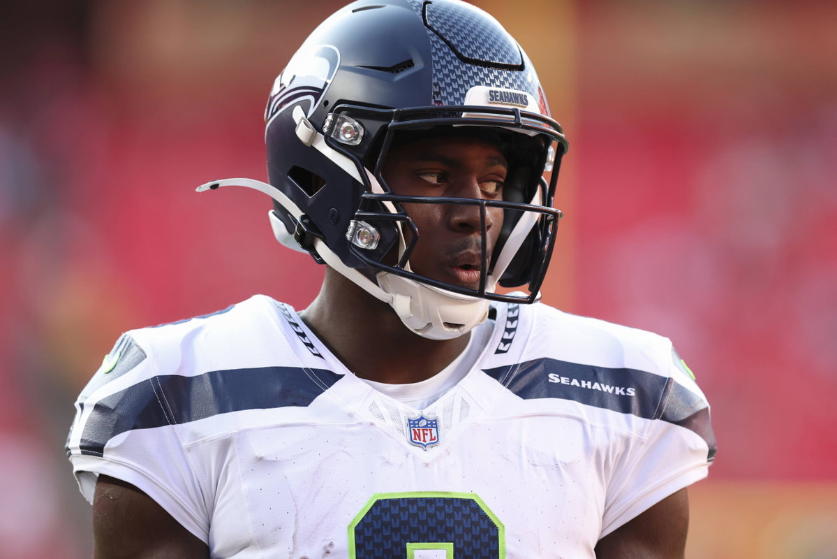 “Fought Through Chemo Because She Had Three Kids”: Seahawks RB Jadarian Price Gets Emotional Over Mother’s Cancer Diagnosis