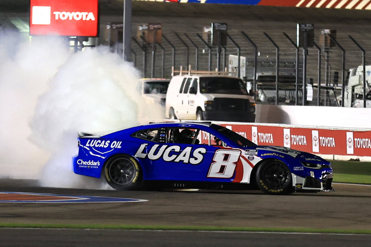 “Still Hard to Wrap Your Arms Around”- Kevin Harvick Reflects on Brexton’s Emotional Kyle Busch Tribute at Charlotte