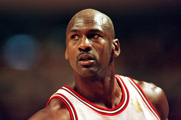 Bulls-Guard Michael Jordan nachdenklich Basketball Herren NBA, Saison 1996/97: Chicago Bulls Porträt United Center Chica