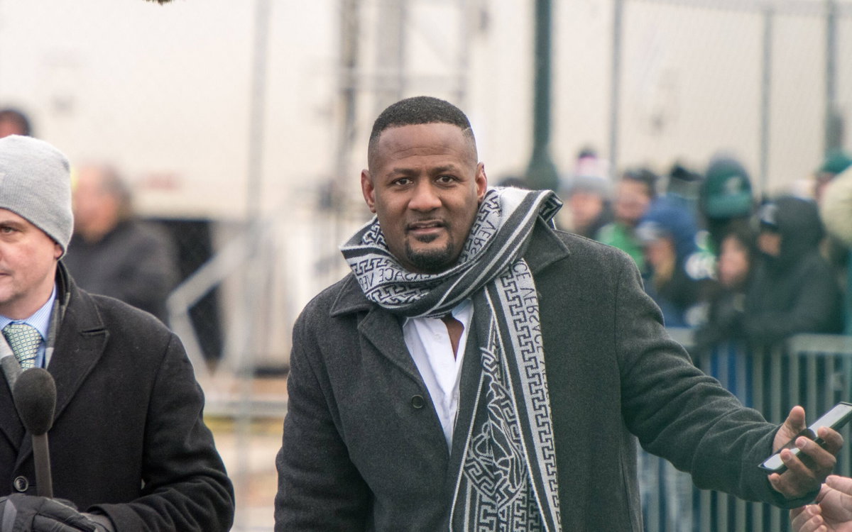 “Lying So Hard”: Ex-Eagles Star Freddie Mitchell Fires Back at Music Entrepreneur Who Claims He Smacked Him in Prison