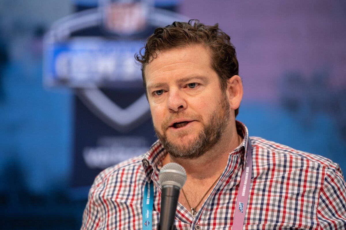 “Should Punch Himself”: Seahawks GM John Schneider Blasted for Letting Kenneth Walker Join Chiefs Amid RB Crisis
