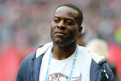 LONDON, ENG &#8211; OCTOBER 13: Former Tampa Bay Buccaneers star Simeon Rice watches the action on the field during the game b