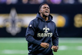 NEW ORLEANS, LA – OCTOBER 27: Former New Orleans Saints running back Reggie Bush leads the pre-game chant during the gam