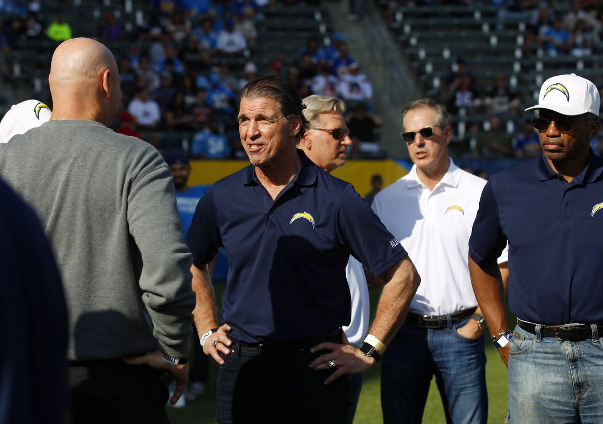 “RIP”: Prayers Pour in from Chargers Owner & San Diego Mayor as Billy Ray Smith Dies After Struggles With CTE
