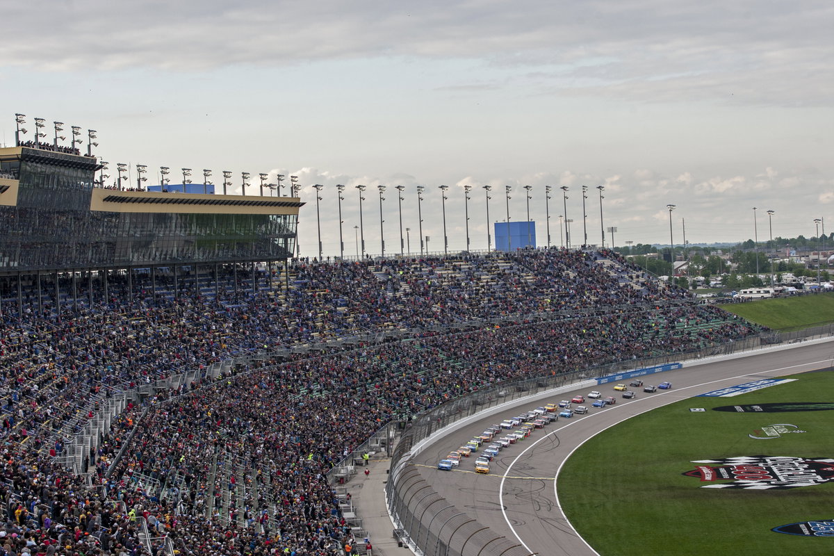 Would the NFL Cause Kansas Track’s Eventual Exit from the NASCAR Schedule?