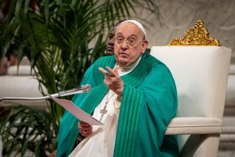 MLB Fan Goes Viral After Stealing the Show at Pope Francis’ Viewing in Unexpected Moment
