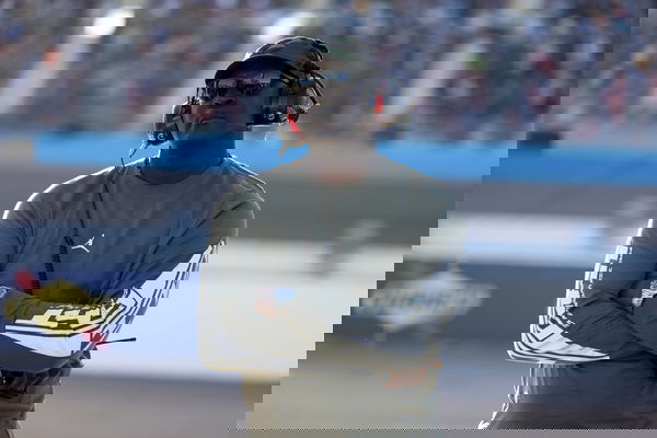 NASCAR Teambesitzer MICHAEL JORDAN beobachtet das Training seiner Teams während des NASCAR Cup Series Championship Race