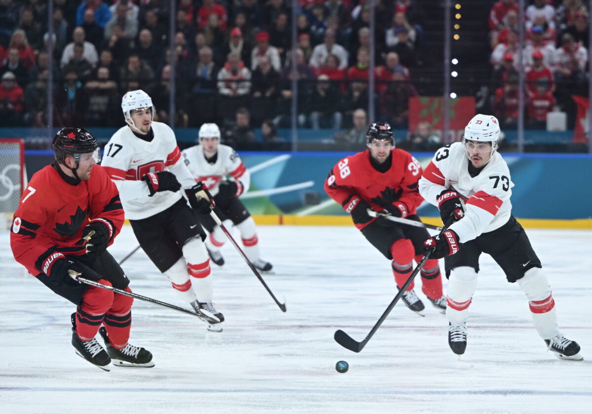 Team Canada Erupts After Winter Olympics Crowd Hurls Beer Cups Onto Ice
