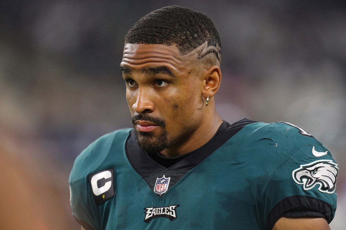 Jalen Hurts helms Eagles past Texans for first 8-0 start in club