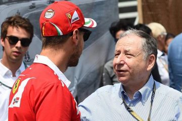 jean-todt-r-im-gespraech-mit-ferrari-pilot-sebastian-vettel-001-360&#215;240