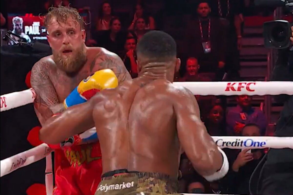 “Fans Didn’t Pay to See This”: Jake Paul vs. Anthony Joshua Commentator Erupts Against Referee on Netflix Livestream
