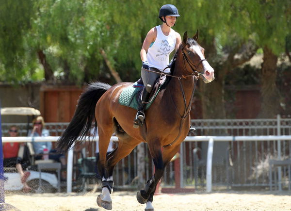 kaley-cuoco-riding-her-horse-los-angeles-may-2014_1