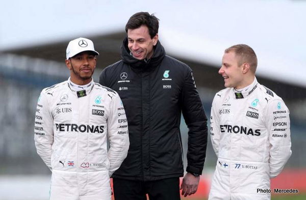 lewis-hamilton-toto-wolff-valtteri-bottas-77778708