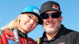 lm-Leah-Pruett-husband-Tony-Stewart-OFF-PLAT