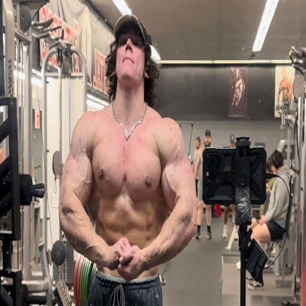 Bodybuilder Showed How Fitness Photos Can Be Misleading