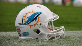 miami-dolphins-football-helmet-kdsp7am3x6nrkoc0