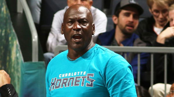 michael-jordan-charlotte-hornets_4900912.jpg