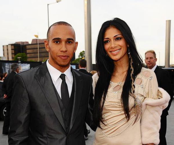 o-LEWIS-HAMILTON-NICOLE-SCHERZINGER-facebook1