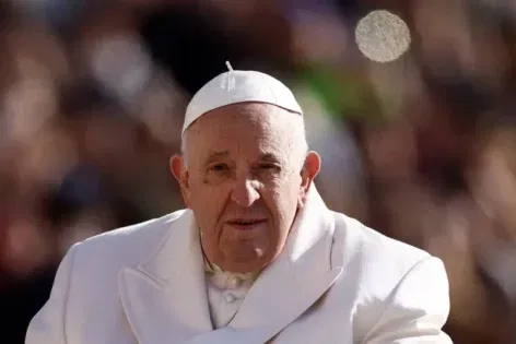 Chris Taylor’s Wife Mary Pens 3-Word Tribute as World Mourns Tragic Loss of Pope Francis