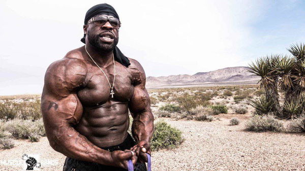 The horrifying story of a bodybuilder who was addicted to muscle injections