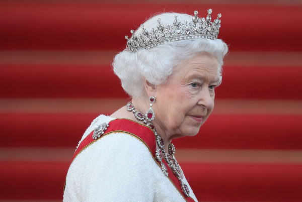 queen-elizabeth-ii-arrives-for-the-state-banquet-in-her-news-photo-1662638185