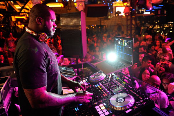 Shaquille O&#8217;Neal Debuts As A DJ At Chateau Nightclub &amp; Rooftop In Las Vegas