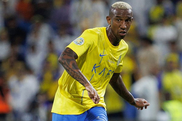 Anderson Talisca during a football match