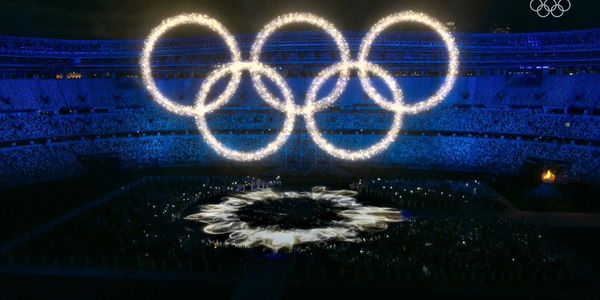 tokyo-olympics-closing-ceremony-light-show